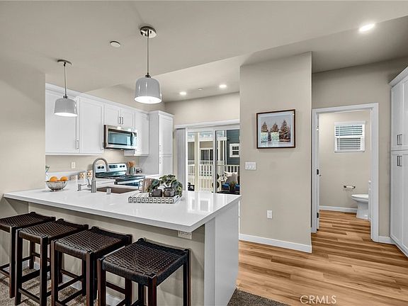4th image of 200 E 14th St #8