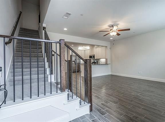 3rd image of 6286 Davison Way