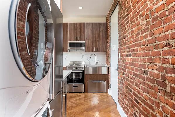 1st image of 941 Washington Ave #645