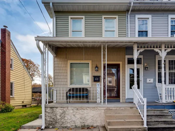 62 E High St, Womelsdorf, PA 19567