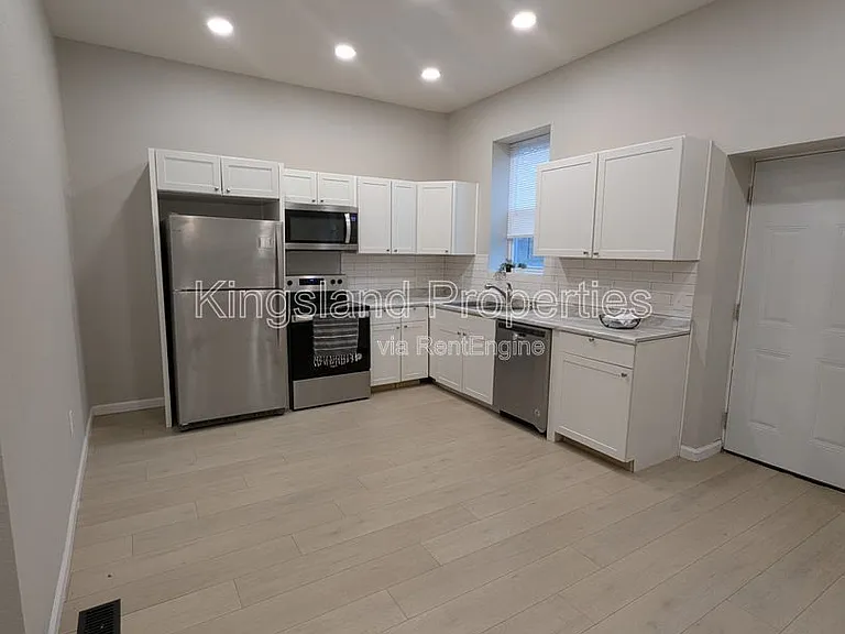 3242 Michigan Ave — Photo 1
