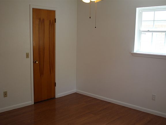 4th image of 127 Greenwood St