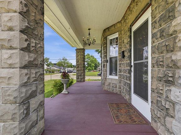 4th image of 805 Briar Ave