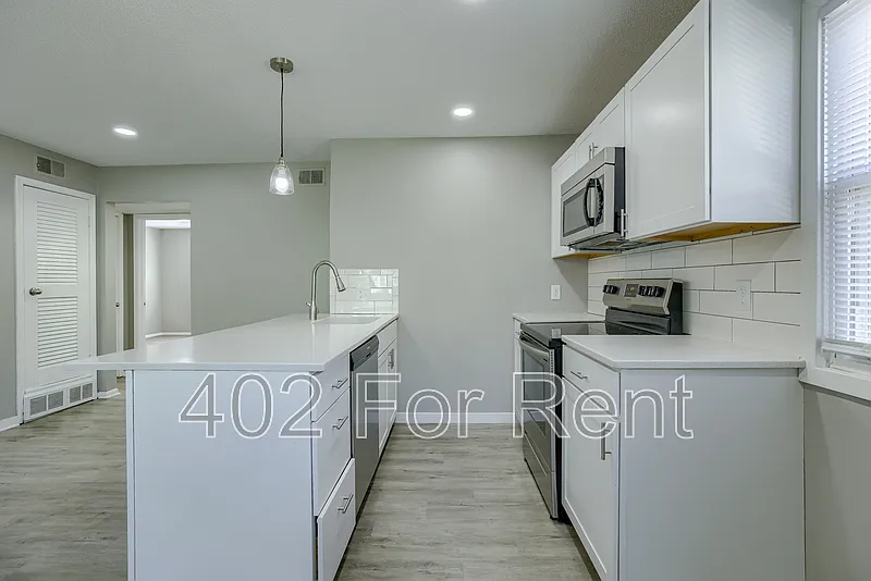 1 bed, 1.0 bath, $745 — Photo 4