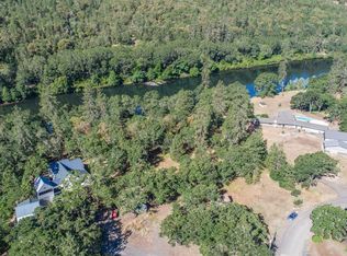 8711 Bison Pl, Gold Hill, OR 97525