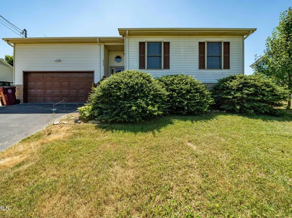 606 Steeplechase Dr, Johnson City, TN 37601