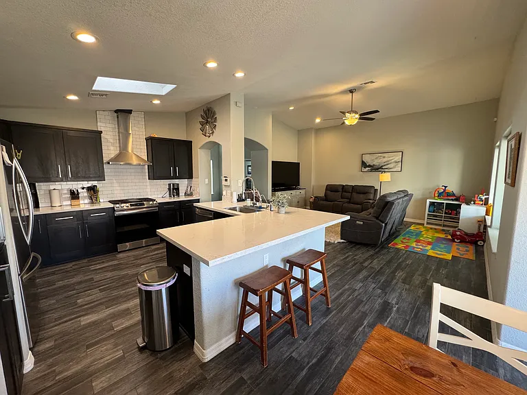 10622 E 38th Ln — Photo 9