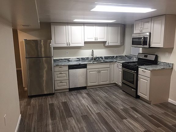 2nd image of 6419 N Leavitt St #B
