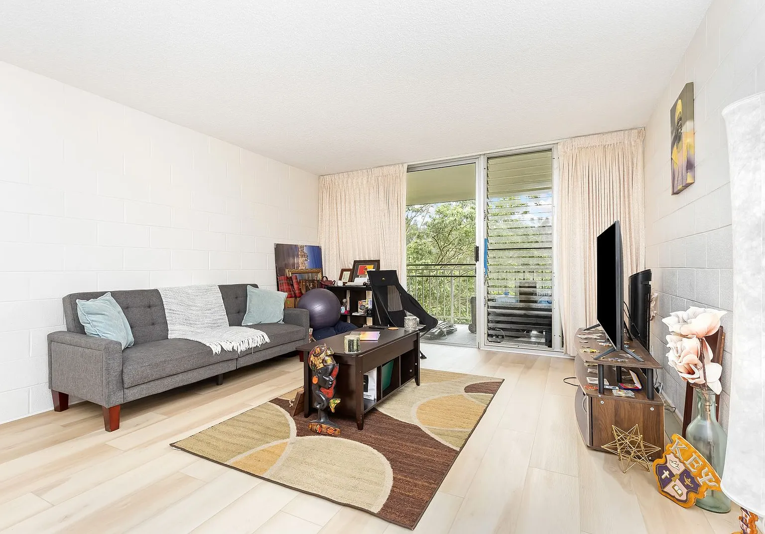 Waikalani Woodlands - 2 bedroom, 1 baths, 2 parking stalls - Avail 10/2! — Photo 3