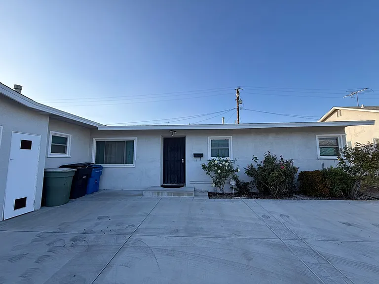 2033 E Garvey Ave N — Photo 2
