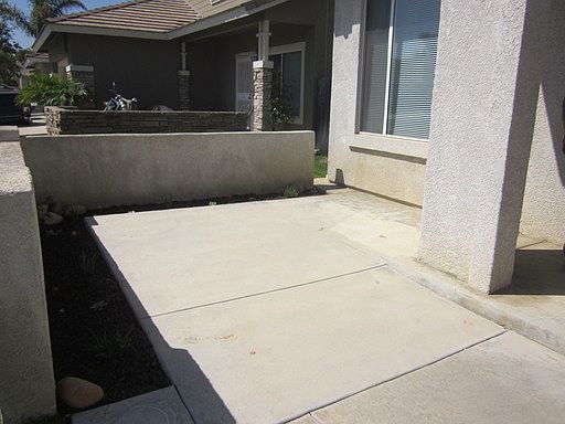 4th image of 1562 Carnation Ave