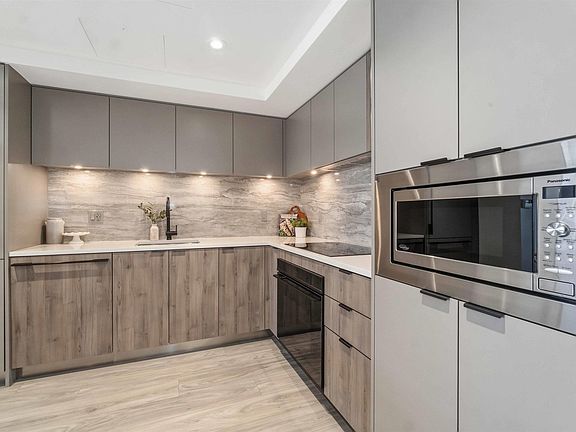 3rd image of 755 Harbourside Dr #Townhouse 109
