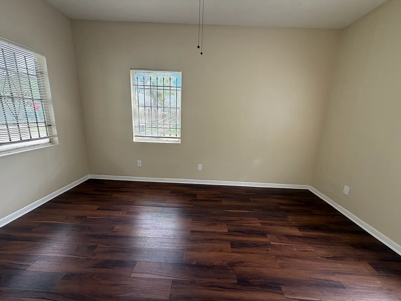 2 bed, 1300 sqft, $1,250 — Photo 2