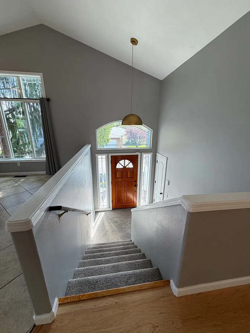 Big, Bold, & Bountiful Keizer Home! — Photo 2