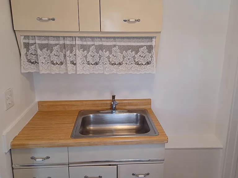 221 N Orange St — Photo 6