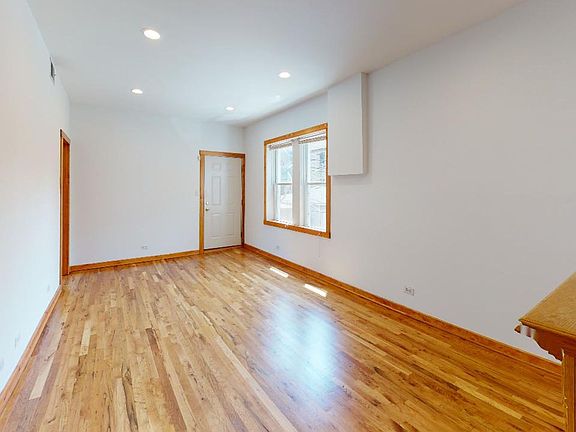 3rd image of 1521 N Bosworth Ave #2R