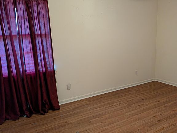 5th image of 111 Nowell Dr
