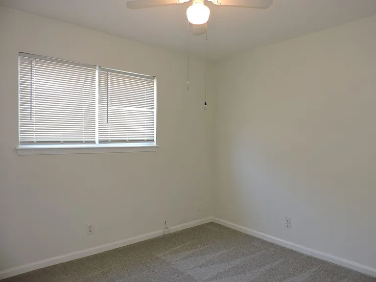 1625 Chippeway Ln — Photo 17