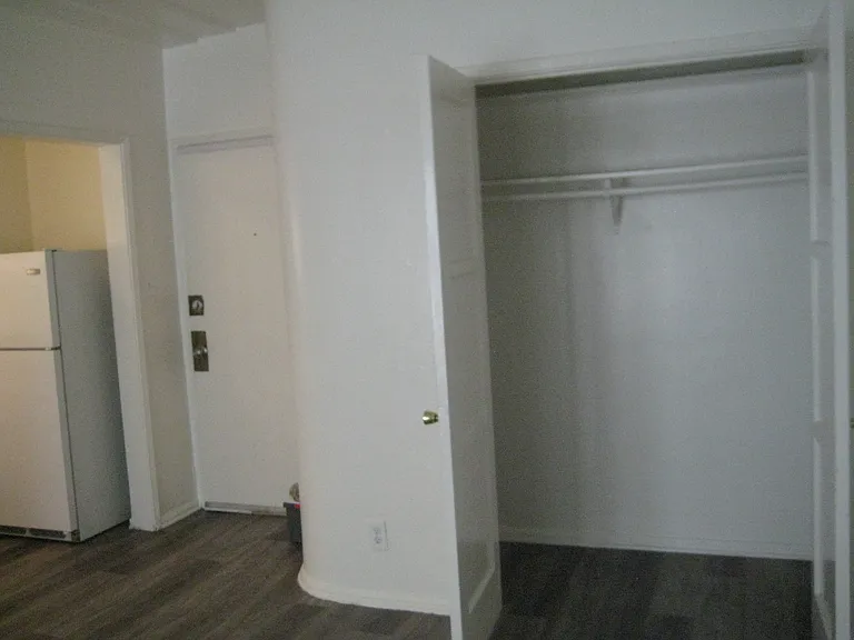 1781 N Orchid Ave #103 — Photo 3