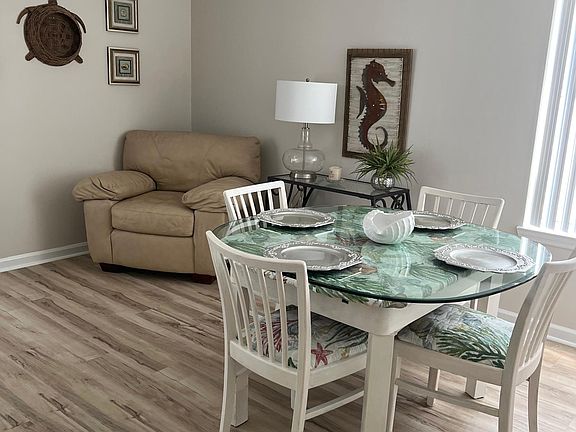 Reading Area Dinette Area