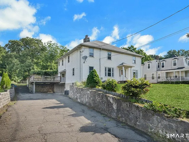 2743 Boston Post Rd — Photo 3