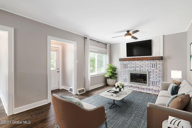 4th image of 25 Woodside Drive