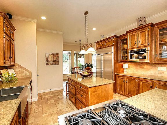 5th image of 206 Charleston Dr