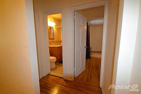 hallway to \nbath and master bedroom