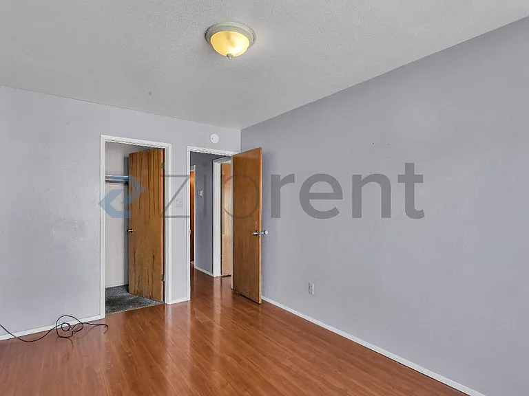 2121 Esmond Ave — Photo 13