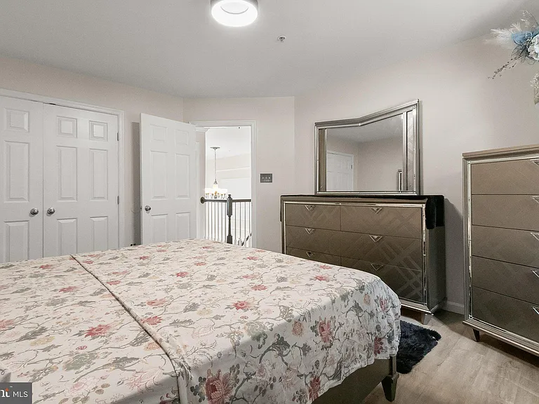 7202 Exbury Ct — Photo 42