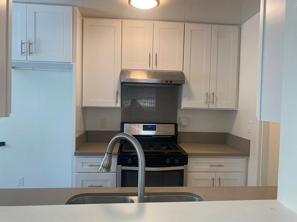 1st image of 2104 Lilac Ln #B