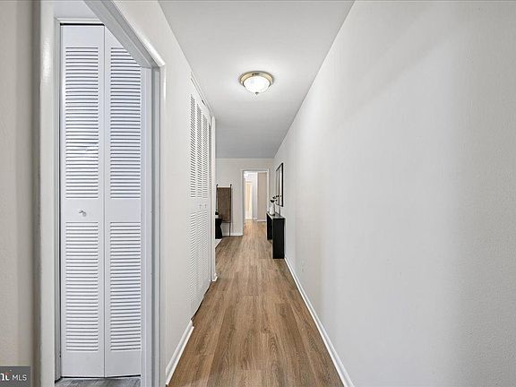4th image of 10648 Montrose Ave #M-103