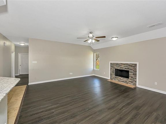 5th image of 3913 Linkcrest Dr W