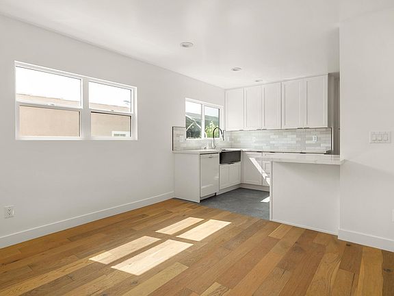 4th image of 4226 Lexington Ave