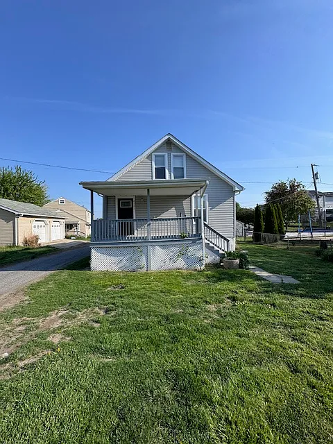 3 bed, $2,000 — Photo 1
