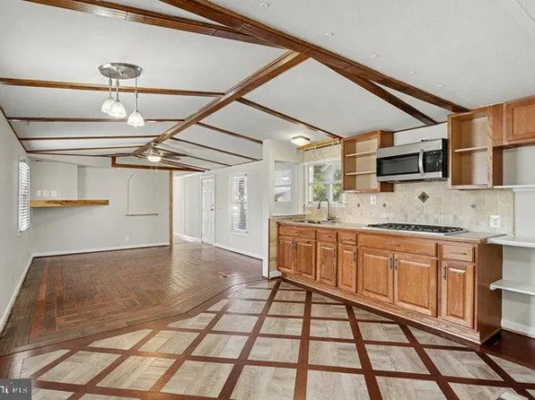 14 Robert St, Stafford, VA 22554