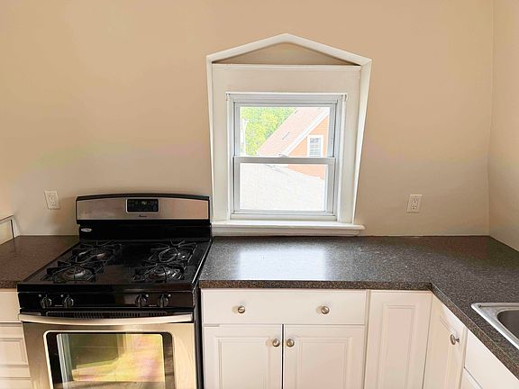 3rd image of 12 Lovett St #5