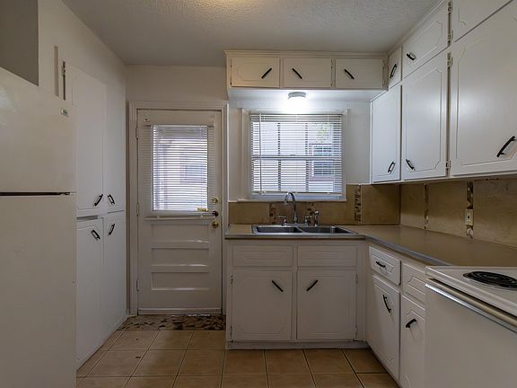 4th image of 1312 Massey St