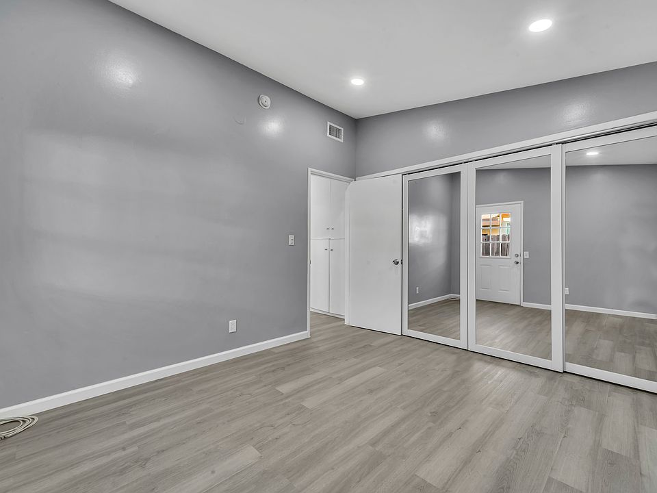 1st image of 727 W Avenue H8 #3