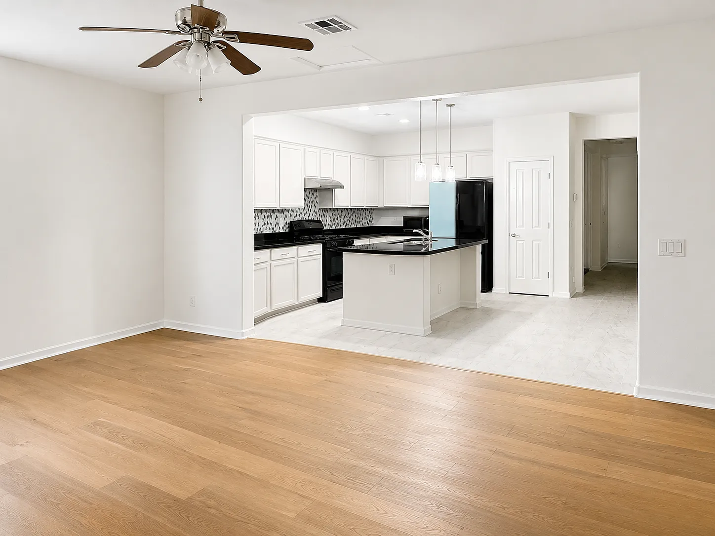5 bed, 2744 sqft, $3,500 — Photo 3