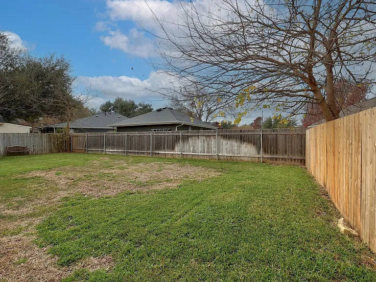 1811 Iris Ln — Photo 28