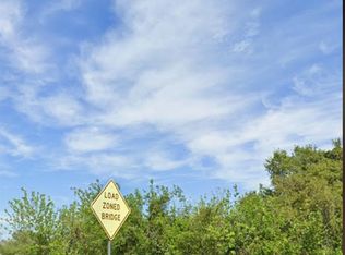 1510 N 3rd St, Orange, TX 77630