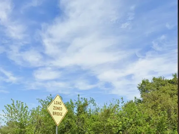 1510 N 3rd St, Orange, TX 77630