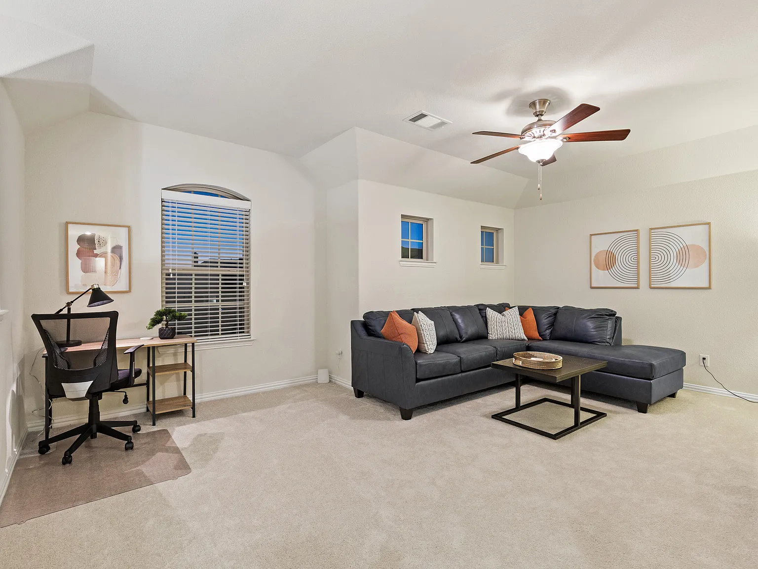 3 bed, 2.5 bath, 2669 sqft, $9,752 — Photo 3