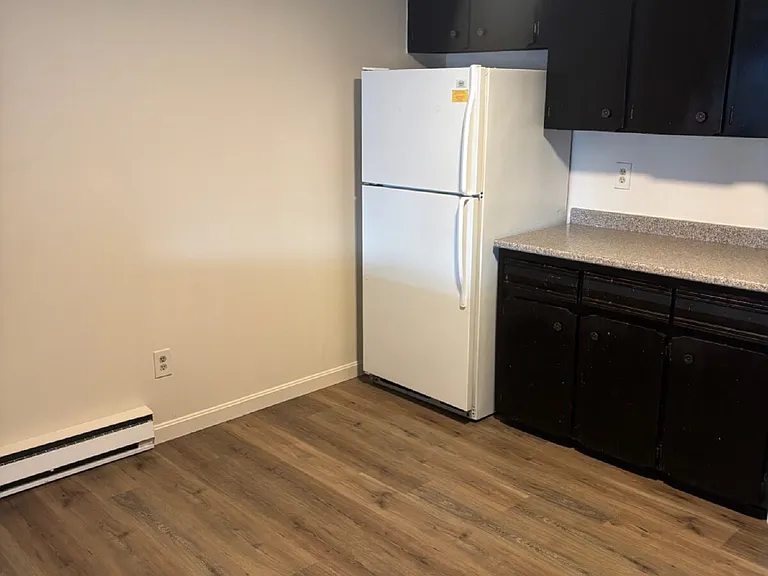 210 Pine St #13 — Photo 9