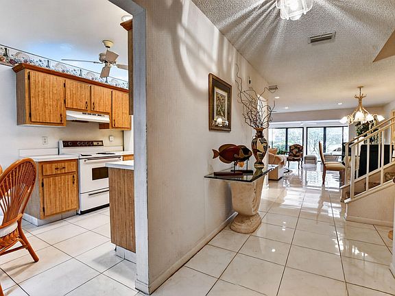 5th image of 8045 Eastlake Drive #E