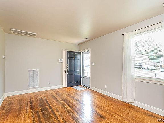 3rd image of 3709 Pemberton Ave