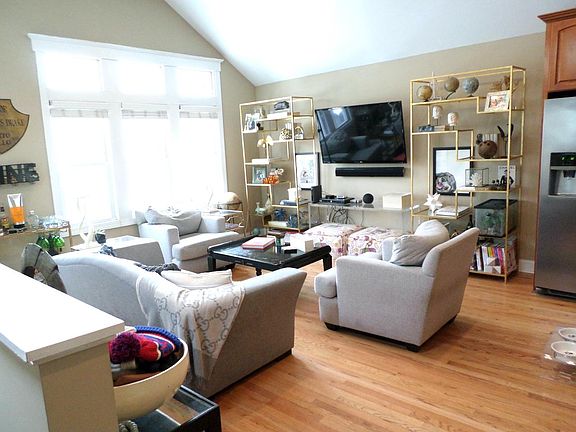 2nd image of 1852 N Bissell St #2