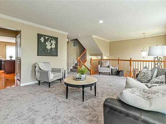 5th image of 614 Garden Way