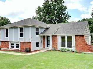 6816 NW Overland Dr, Kansas City, MO 64151
